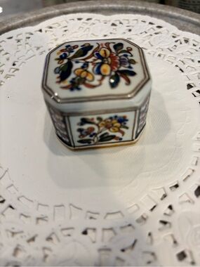 Vintage Delft Porcelain Floral mini trinket box